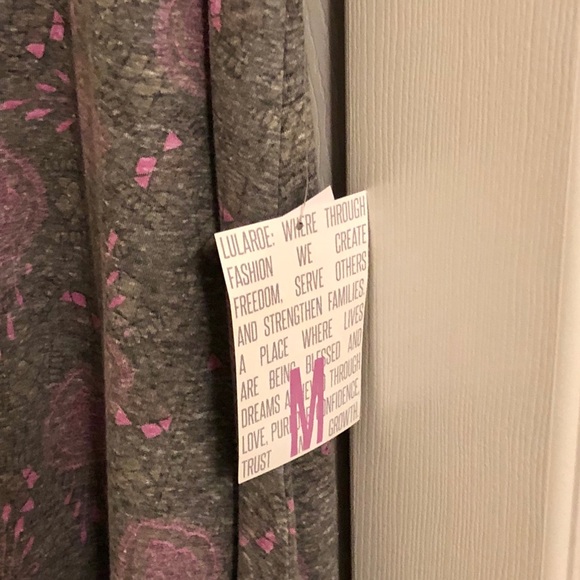 Light Grey with Floral Perfect Tee Size Medium - Picture 4 of 4